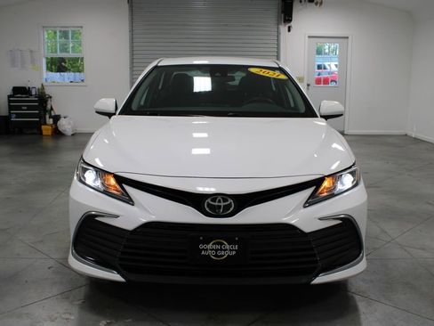 Used 2021 Toyota Camry LE image 3