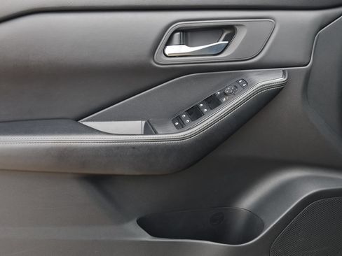 Used 2024 Nissan Rogue SV FWD image 24