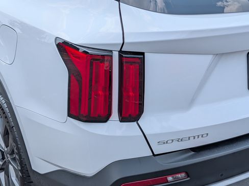 Certified 2023 Kia Sorento SX Prestige AWD/4WD image 17