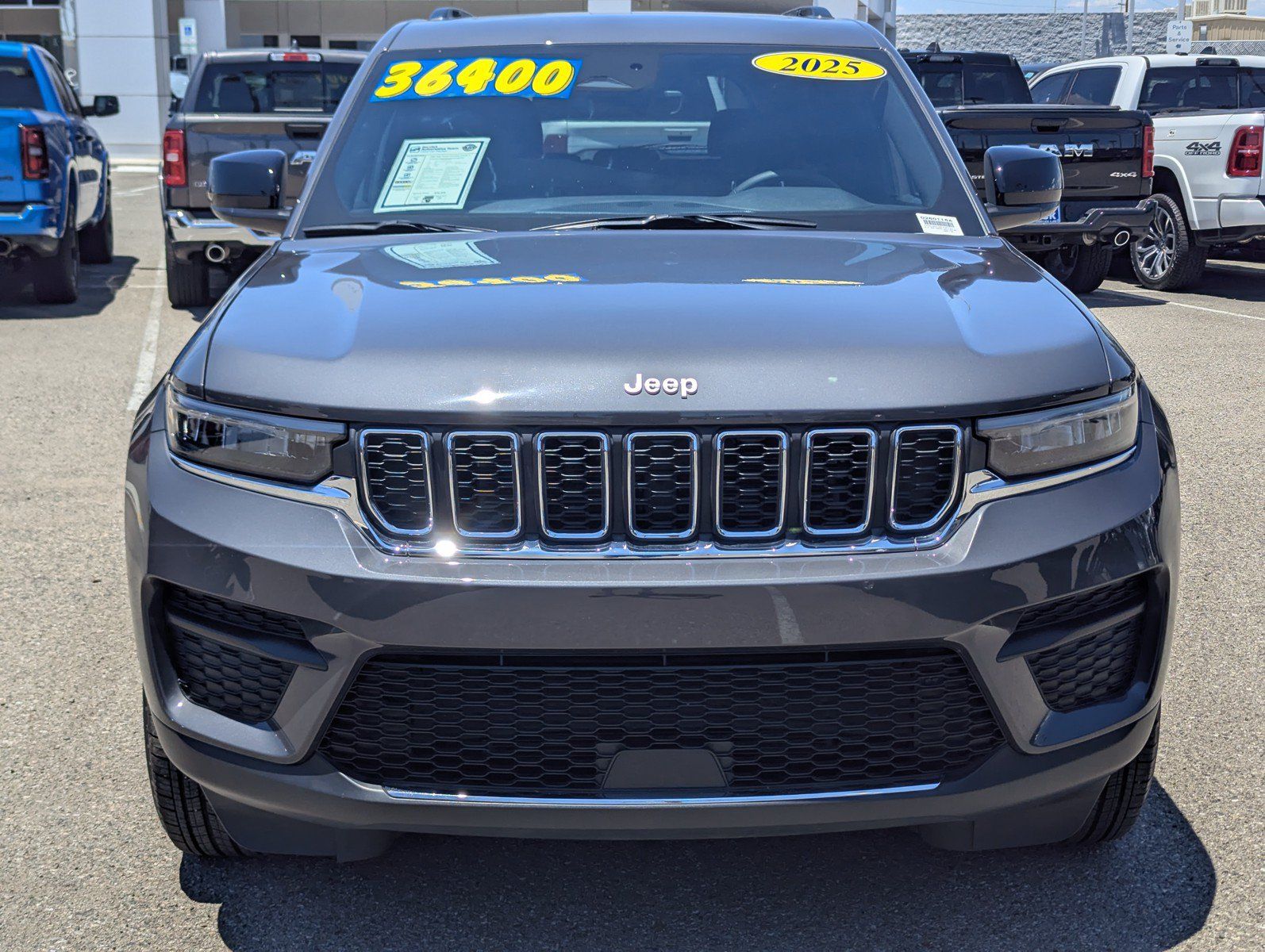 Used 2025 Jeep Grand Cherokee Laredo X AWD/4WD image 6