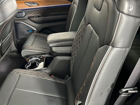 Used 2025 Jeep Grand Cherokee L Summit AWD/4WD image 17