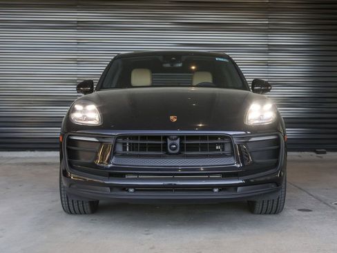 Certified 2026 Porsche Macan AWD/4WD image 10