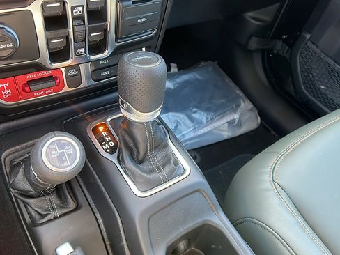 New 2025 Jeep Gladiator Mojave image 24