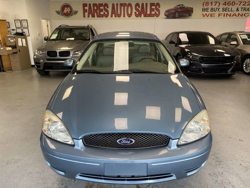 Used 2005 Ford Taurus SEL image 2