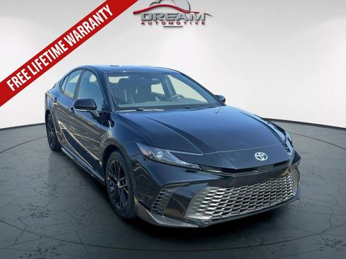 Used 2025 Toyota Camry SE FWD image 1
