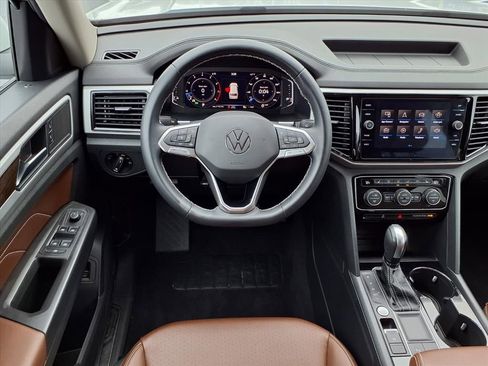 Used 2023 Volkswagen Atlas SE w/ Black Wheel Package image 14