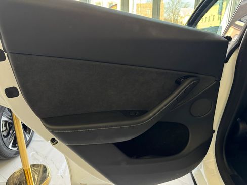 Used 2024 Tesla Model Y Long Range image 23