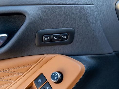 Used 2020 Toyota Avalon Limited image 21