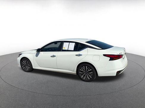 Used 2025 Nissan Altima 2.5 SV FWD image 8