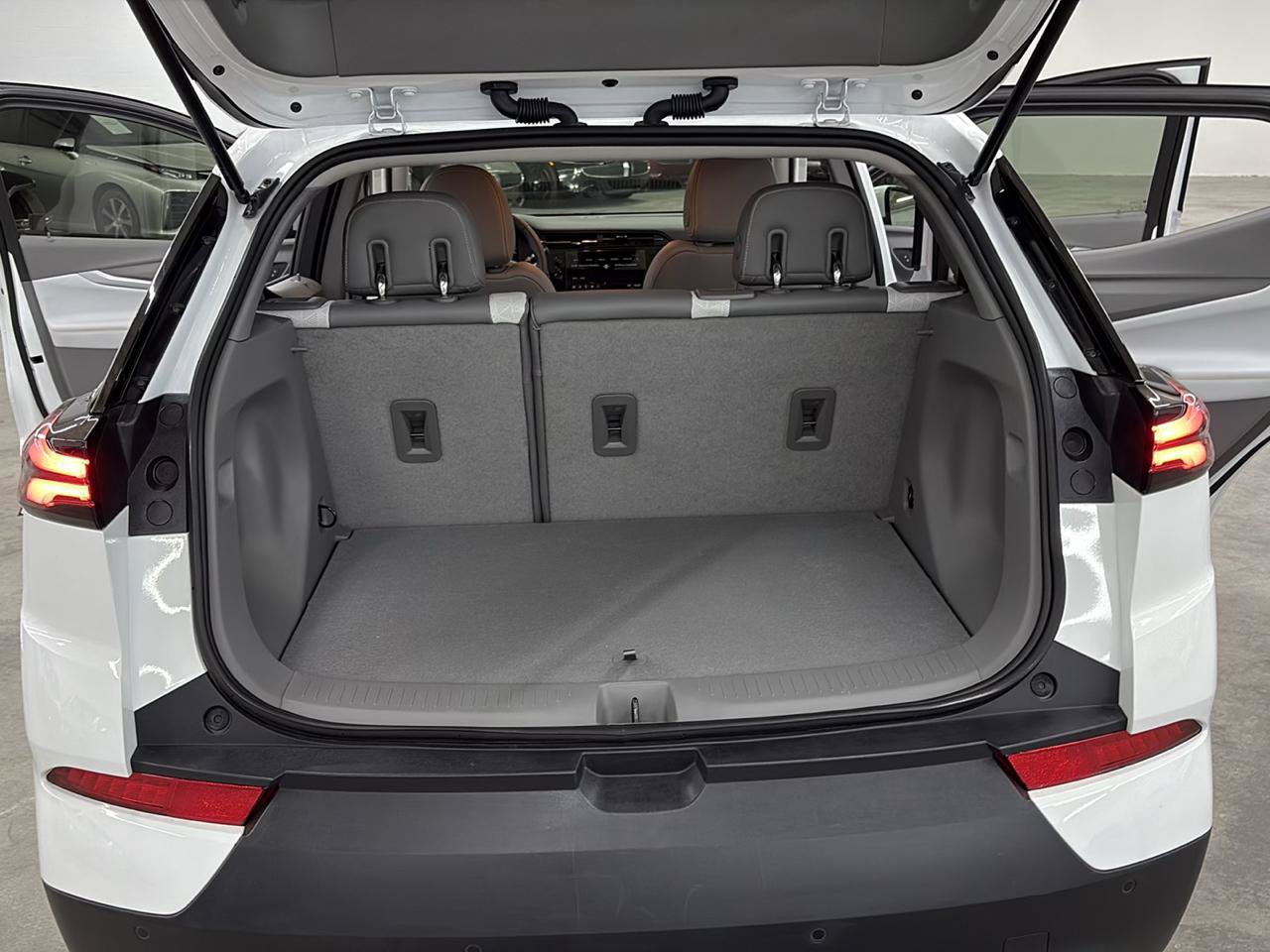 Used 2023 Chevrolet Bolt EUV Premier FWD image 17