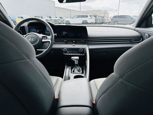 Used 2024 Hyundai Elantra SEL image 22