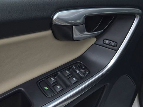 Used 2013 Volvo XC60 T6 R-Design Platinum image 35