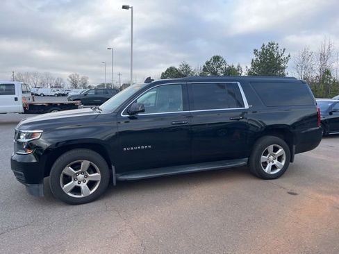 Used 2016 Chevrolet Suburban LT image 4