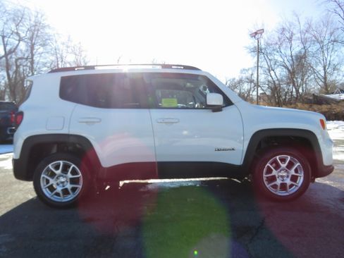 Used 2019 Jeep Renegade Latitude w/ Cold Weather Group image 4