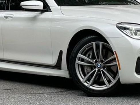 Used 2019 BMW 750i xDrive w/ M Sport Package image 10