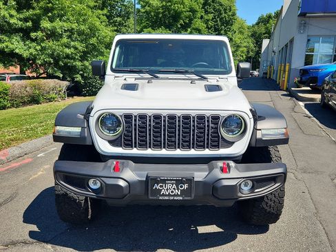 Used 2025 Jeep Wrangler Unlimited Rubicon AWD/4WD image 2
