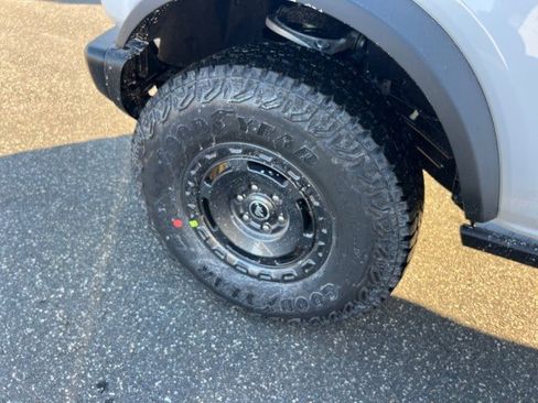 New 2025 Ford Bronco Badlands w/ Sasquatch Package AWD/4WD image 32