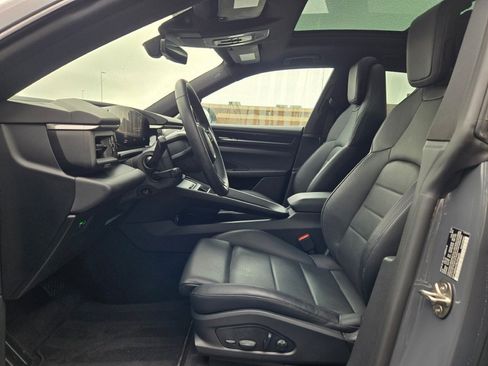 Used 2025 Porsche Macan Electric image 19