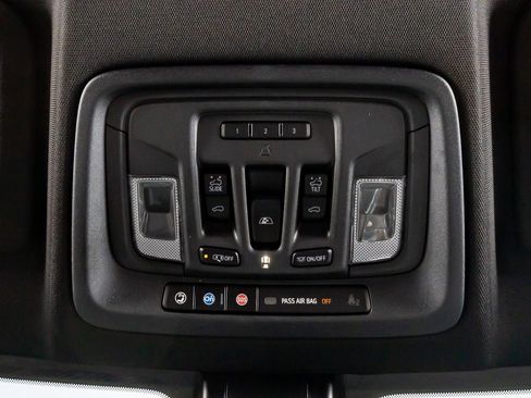 Used 2021 Chevrolet Silverado 1500 High Country w/ Technology Package image 28