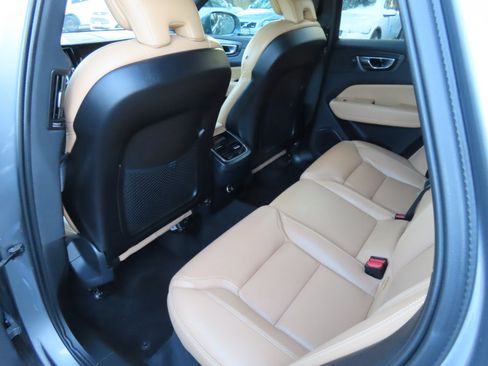 Used 2019 Volvo XC60 T5 Inscription w/ Protection Package Premier image 9