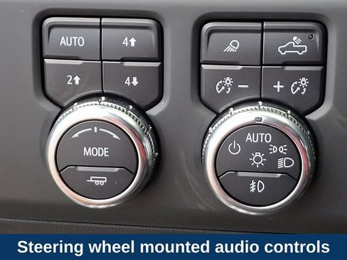 Used 2025 GMC Sierra 1500 AT4 w/ Technology Package AWD/4WD image 9