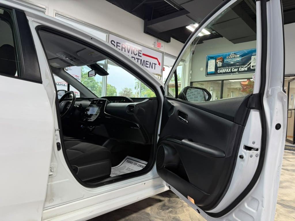 Used 2022 Toyota Prius LE FWD image 39