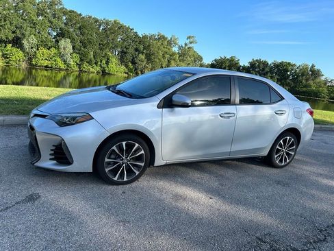 Used 2019 Toyota Corolla SE FWD image 2