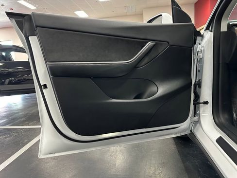 Used 2022 Tesla Model Y Performance image 12