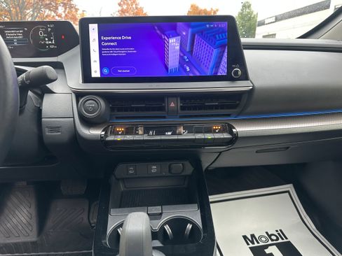 Used 2023 Toyota Prius LE image 32