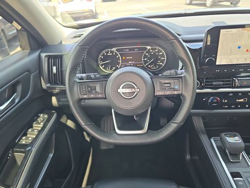 Used 2023 Nissan Pathfinder SL w/ Lighting Package (N92) FWD image 10
