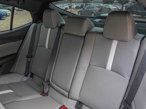 Used 2025 Toyota Camry SE image 30