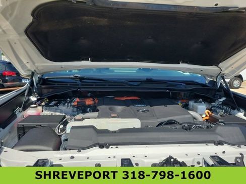 Used 2023 Toyota Sequoia Limited w/ Tow Technology Package AWD/4WD image 31