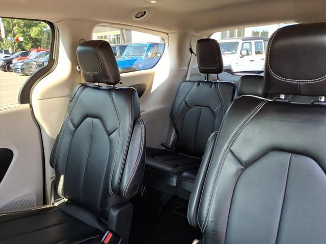 Used 2024 Chrysler Pacifica Touring-L FWD image 15