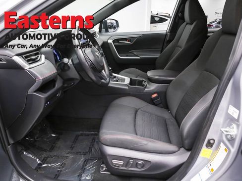 Used 2022 Toyota RAV4 SE image 14