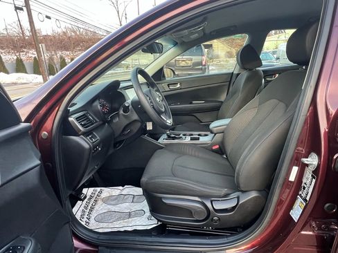 Used 2018 Kia Optima LX w/ 17" Alloy Wheels Package image 24