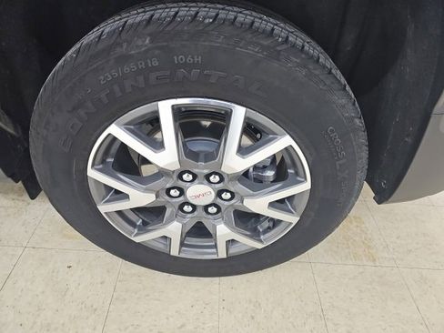 Used 2023 GMC Acadia SLE w/ Driver Convenience Package image 24