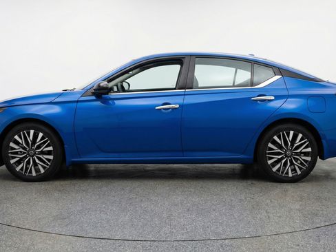 Used 2025 Nissan Altima 2.5 SV image 5