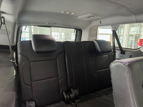 Used 2020 Chevrolet Suburban LT image 36