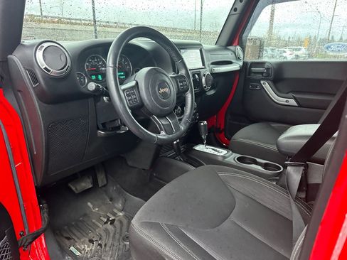 Used 2015 Jeep Wrangler Unlimited Sahara w/ Connectivity Group image 9