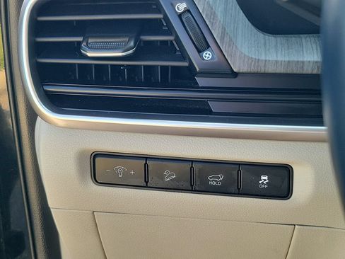 Used 2024 Kia Telluride EX w/ EX Captain's Chair Package FWD image 21