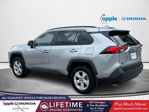 Used 2021 Toyota RAV4 XLE w/ Convenience Package AWD/4WD image 4