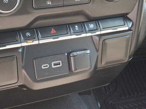 Used 2020 Chevrolet Silverado 1500 LT image 24