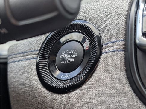 Used 2024 Jeep Compass Latitude image 23