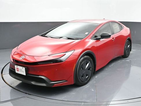 Used 2024 Toyota Prius LE image 1