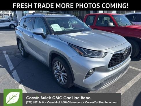 Used 2020 Toyota Highlander Platinum image 3