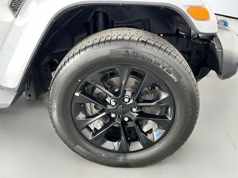 Used 2023 Jeep Wrangler Unlimited Sahara w/ Cold Weather Group AWD/4WD image 38