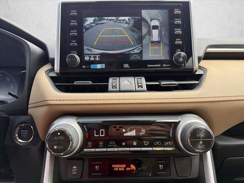 Used 2020 Toyota RAV4 Limited AWD/4WD image 19