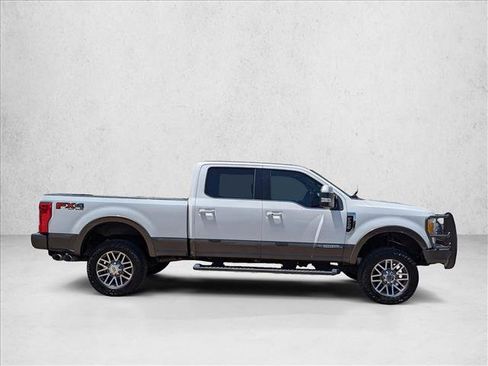 Used 2017 Ford F250 King Ranch w/ FX4 Off-Road Package AWD/4WD image 4