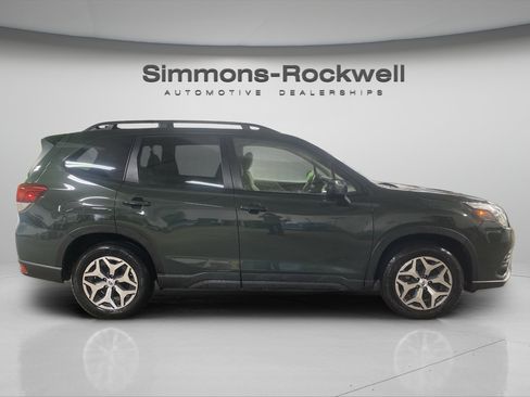 Used 2024 Subaru Forester Premium AWD/4WD image 6