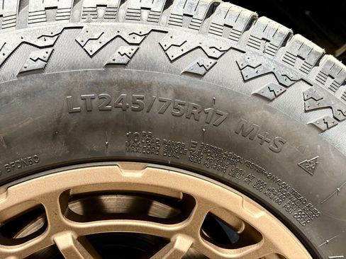 Used 2017 Toyota Tacoma SR image 14